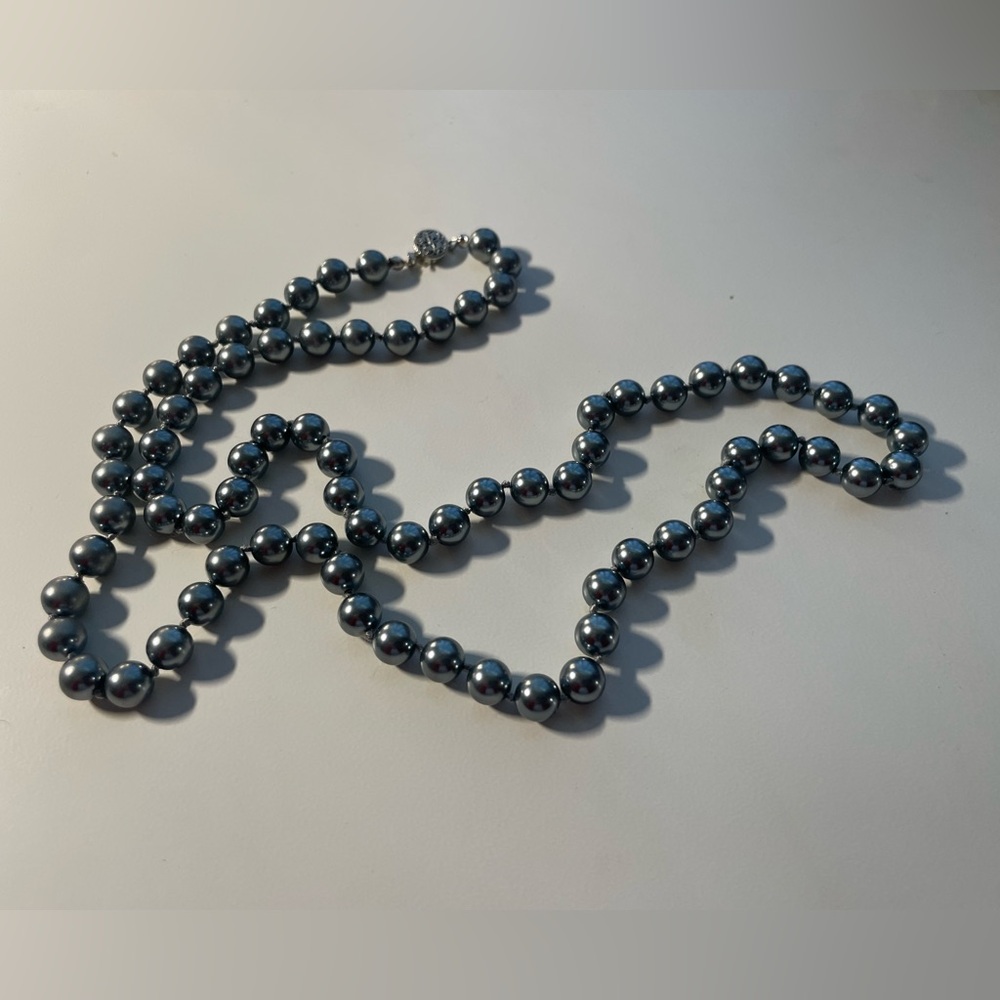 Elegant Dark Grey Faux Pearl Necklace with Silver Clasp